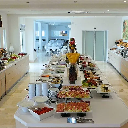 Club Sardinia ホテル 4*